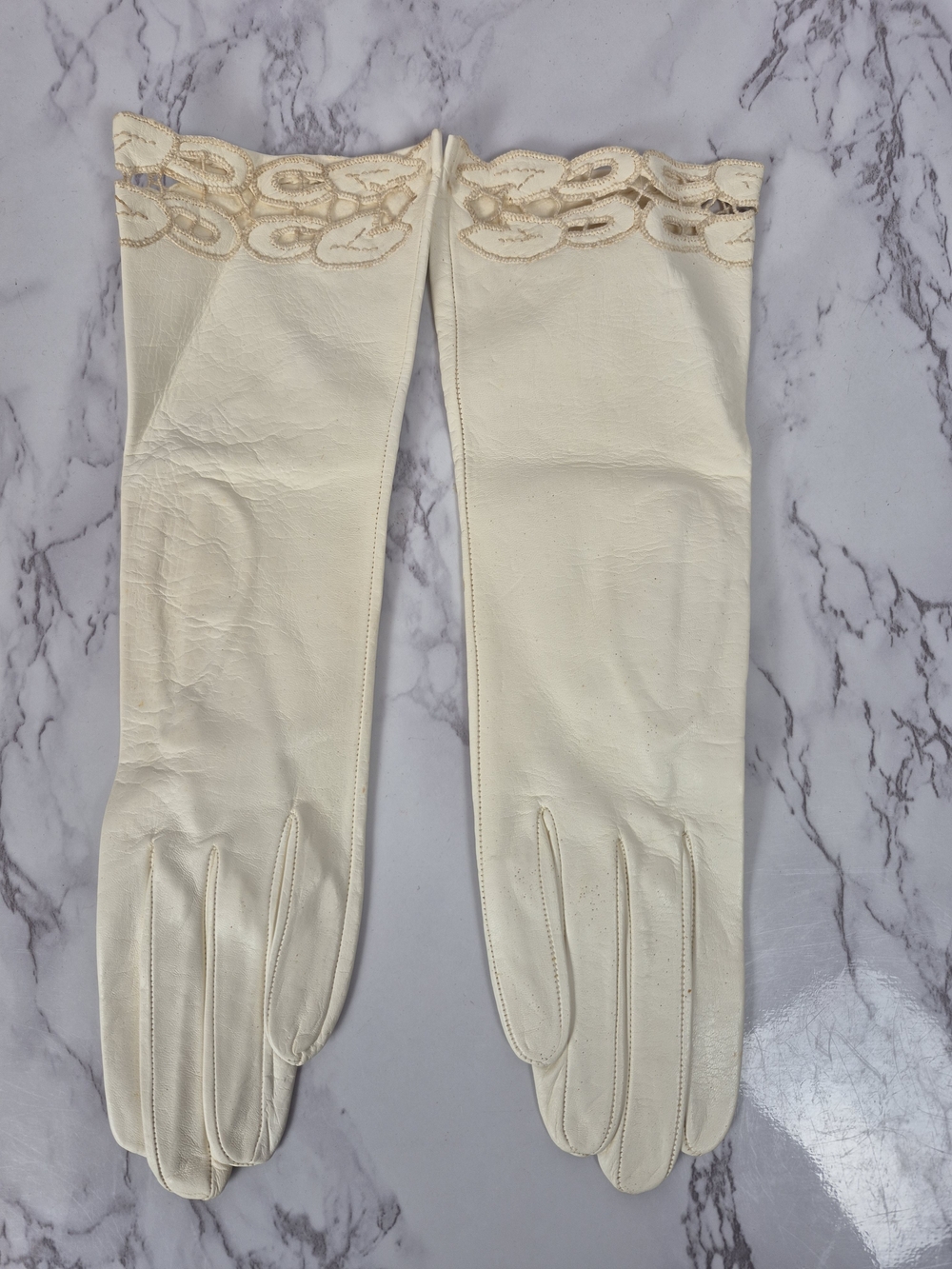VTG Cream Kidskin Leather Gloves Cutwork Lace Embroidered Cuffs